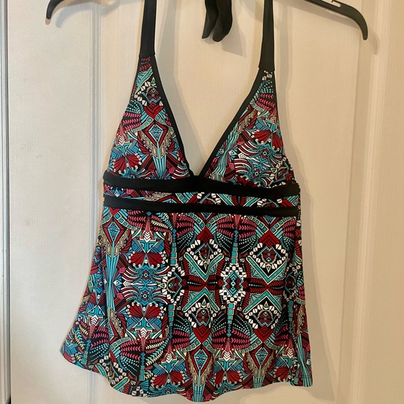 MOSSIMO SWIM TOP/TANKINI. LIKE NEW! HALTER TOP IN TIKI GEOMETRIC PRINTS. - Picture 2 of 11